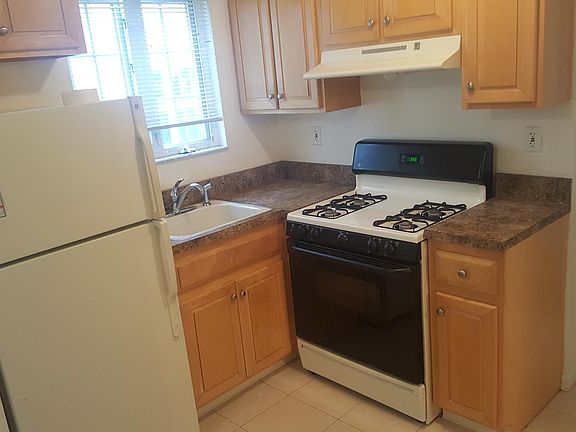 4th image of 1340 E 70th St #1