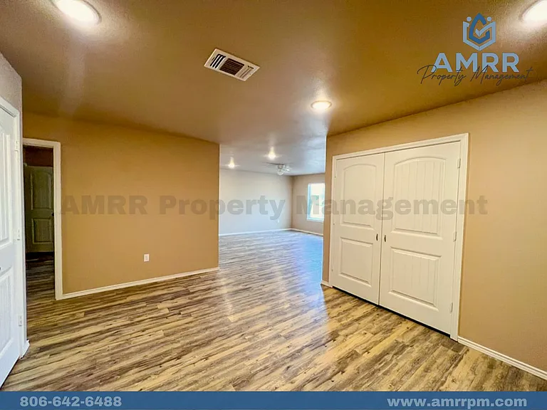 2407 N Ave N — Photo 9