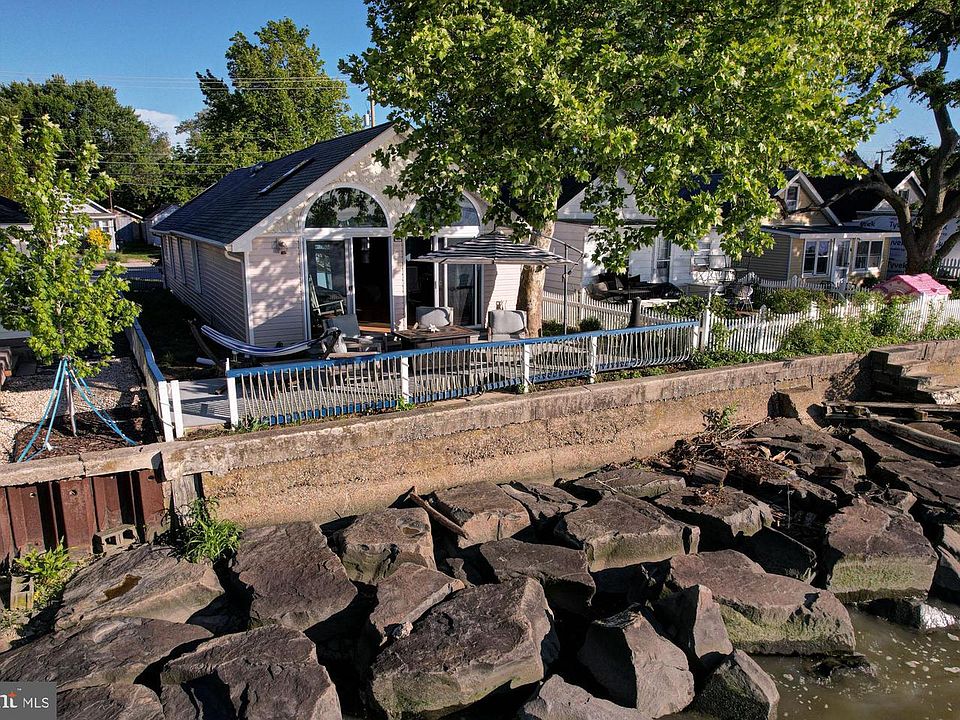 1st image of 99 N River Dr