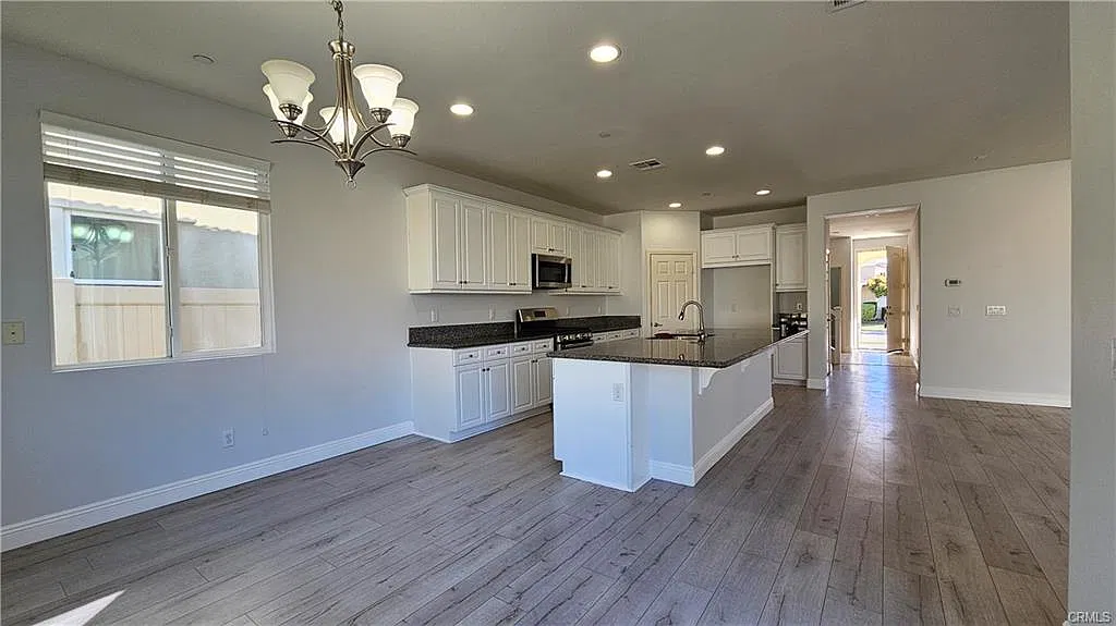 4 bed, 2437 sqft, $5,000 — Photo 3