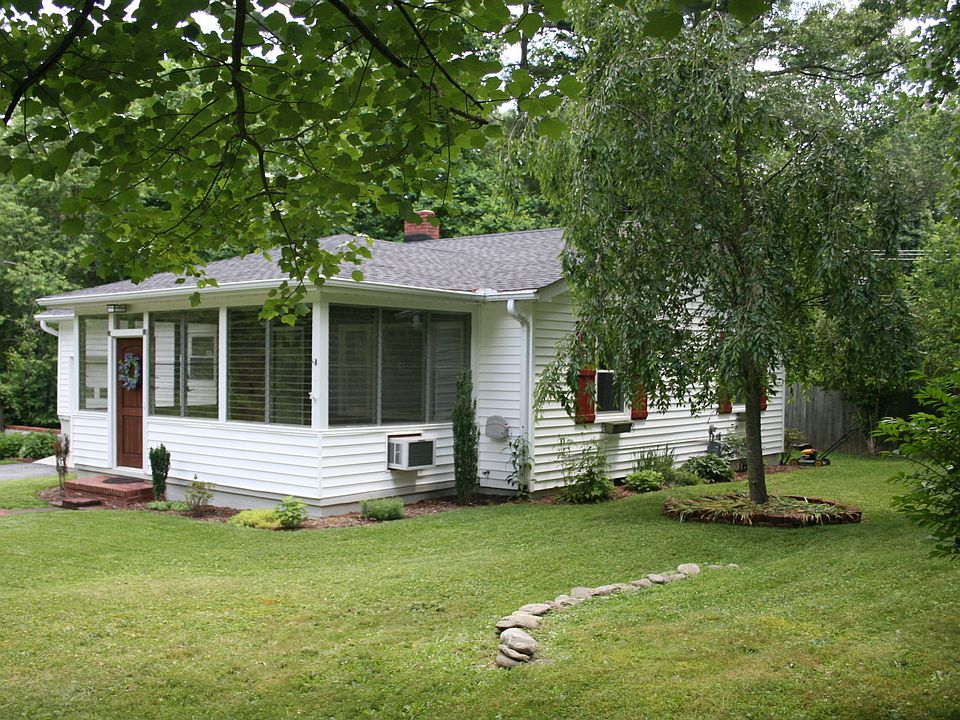 1st image of 714 Oak Terrace Ln