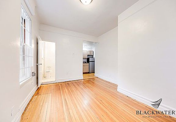 4th image of 936 W End Ave APT B12