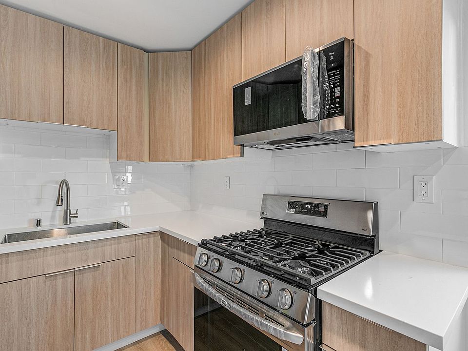 1st image of 4321 Saugus Ave #9