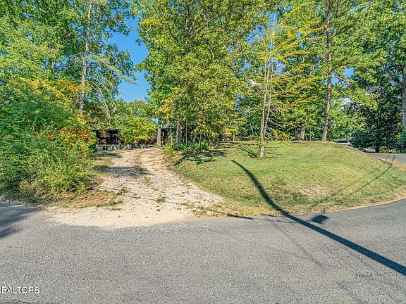 3rd image of 106 Elliott Cir
