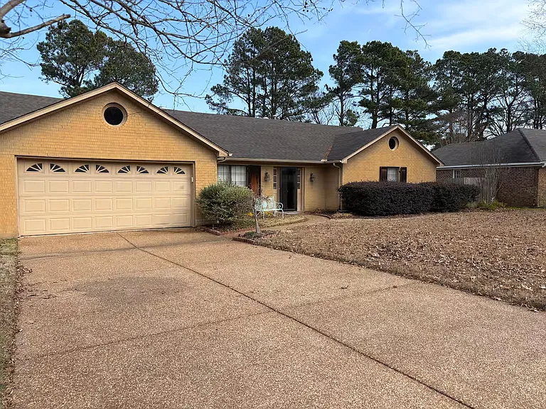 1670 Brierbrook Rd — Photo 2