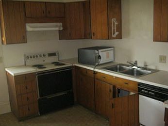 2nd image of 121 Fox St