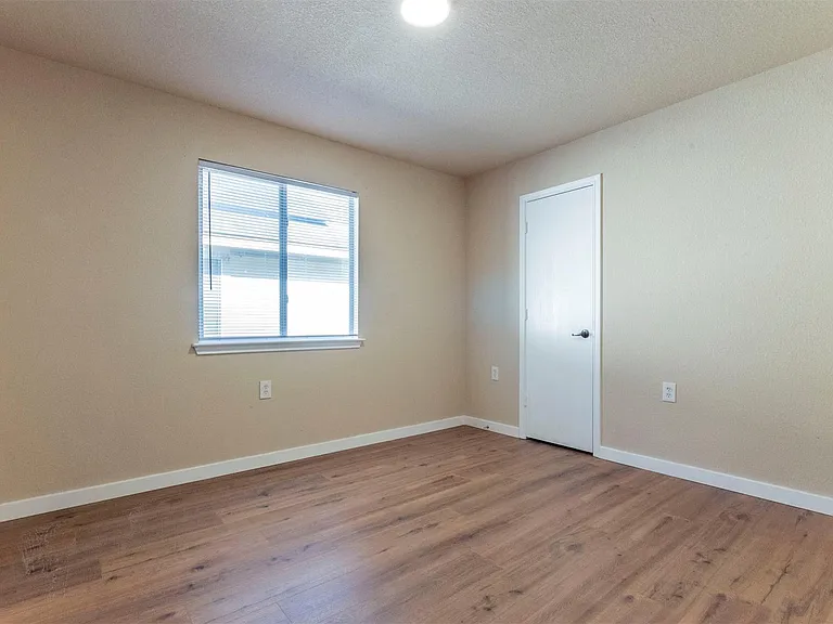 7106 Thannas Way — Photo 11
