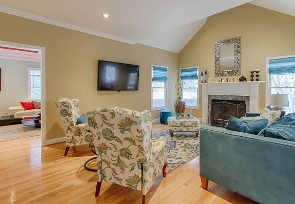 Living room/working fireplce