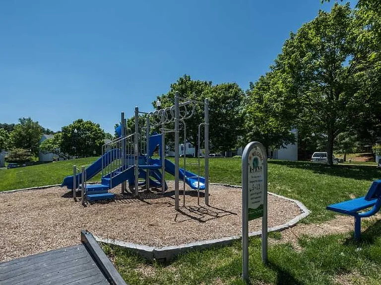 Fox Run Apartments — Photo 11