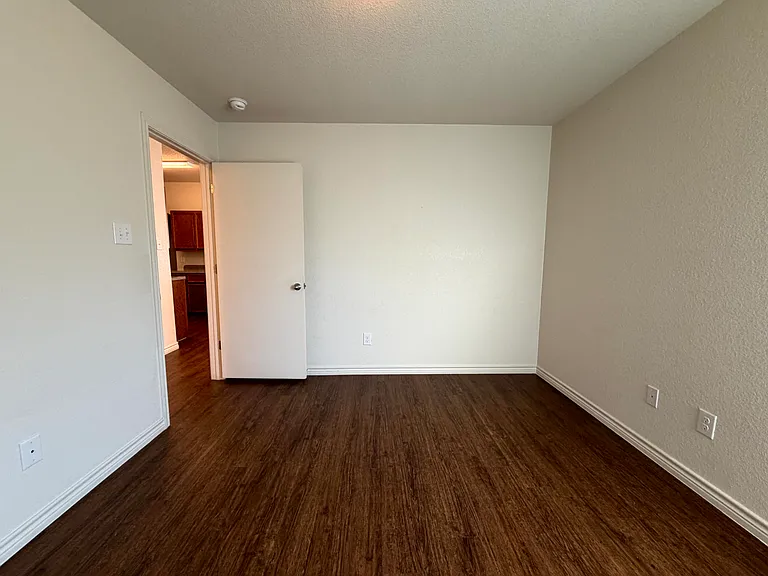 1511 Justin Loop #B — Photo 12