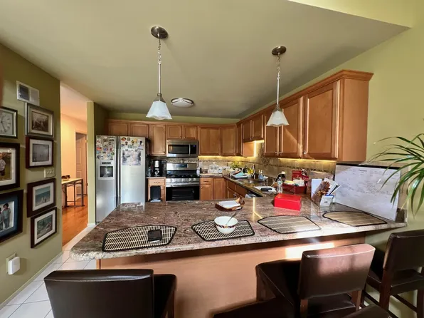 13 Summerfield Ln S, Riverhead, NY 11901