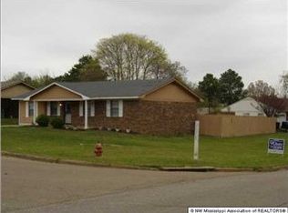 6390 Yorkshire Rd, Horn Lake, MS 38637