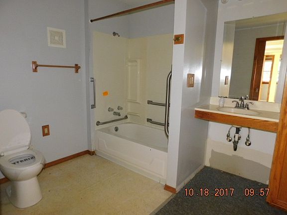 2nd image of 406 E Van Cleve St