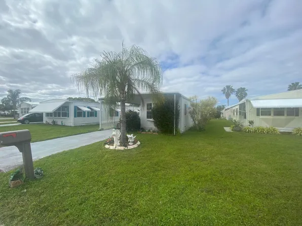 6 Nuestra Calle Lane, Port St Lucie, FL 34952