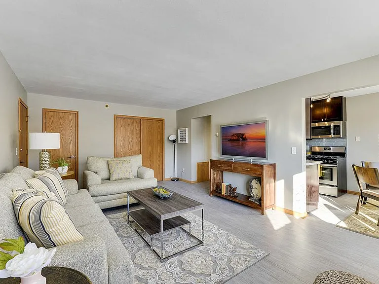 Edina Galleria Flats - 7008 Sandell Avenue