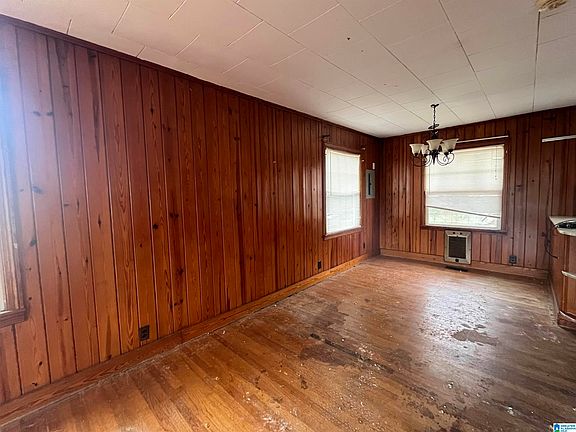 3rd image of 505 Pine St SW
