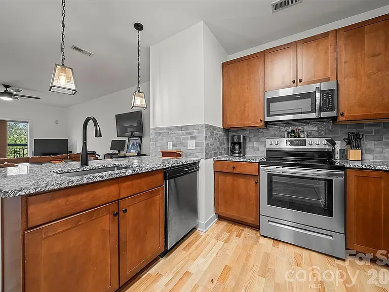 630 Calvert St #311 — Photo 4