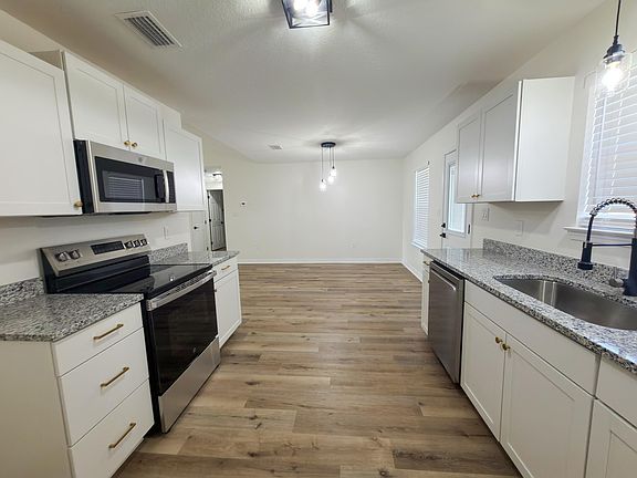 4th image of 6121 Robin Rd