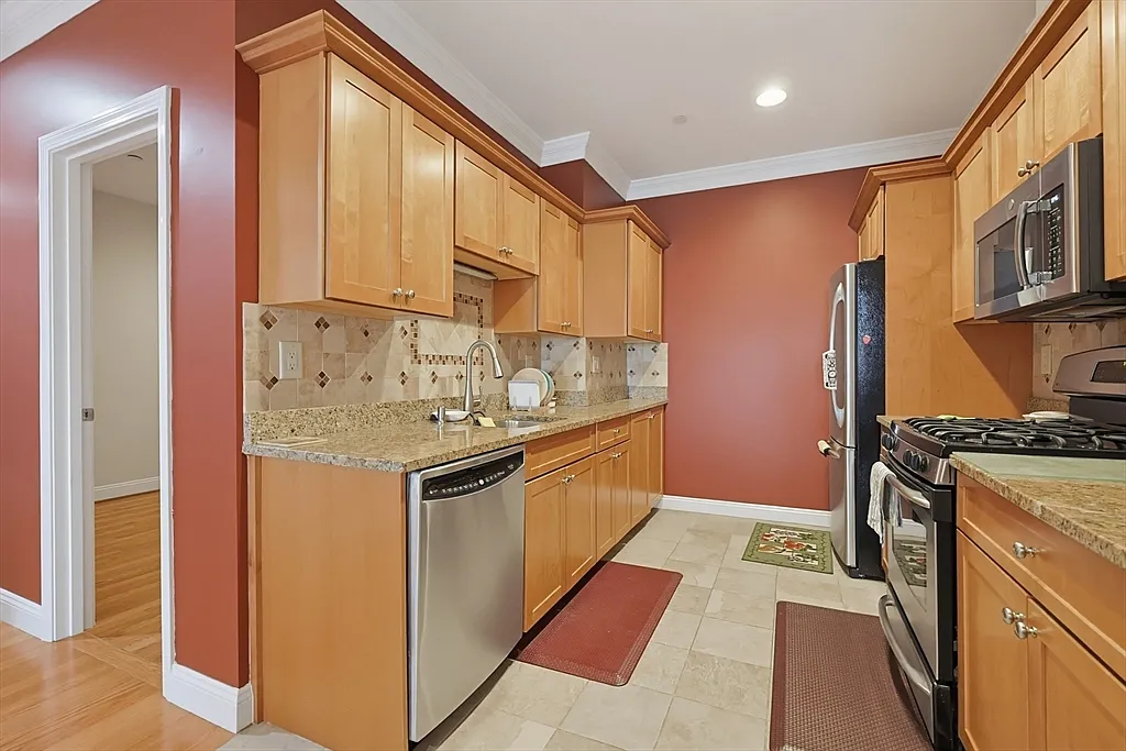 2 bed, 1.0 bath, 1180 sqft, $3,200 — Photo 3