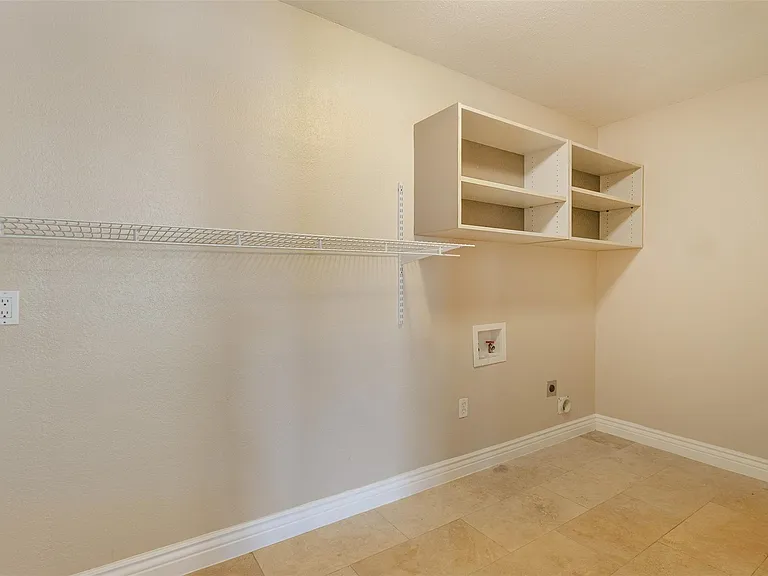 2098 Harland Dr — Photo 17