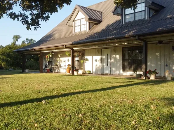 606 S Wade St, Tehuacana, TX 76686