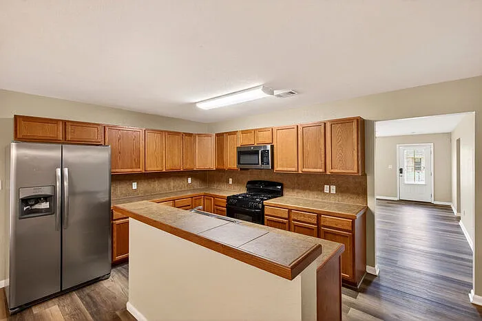 10261 English Manor Dr — Photo 10