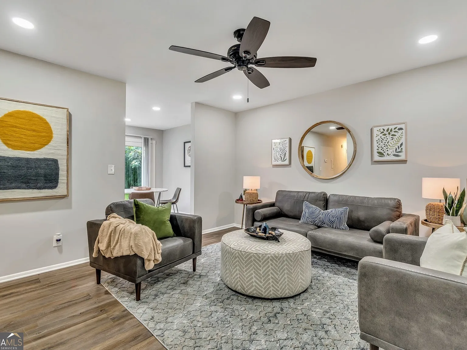 3 bed, 1.5 bath, 875 sqft, $3,900 — Photo 2