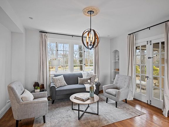 3rd image of 3619 Davenant Ave