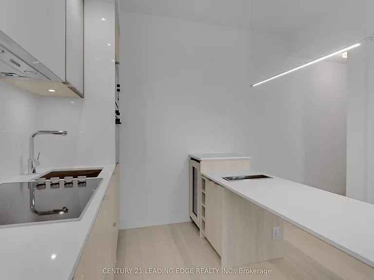 11 Yorkville Ave #3810 — Photo 23