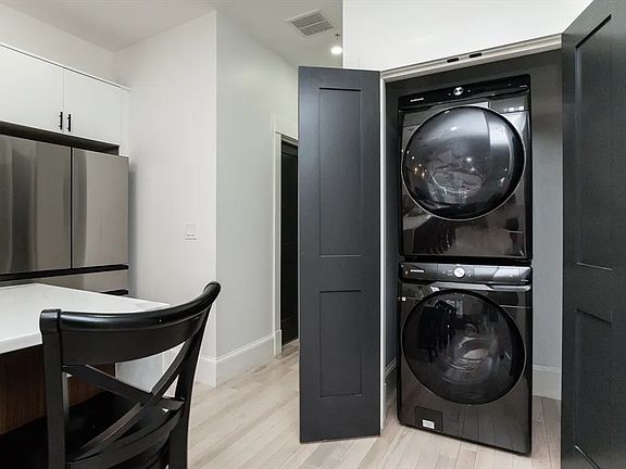 5th image of 28 Telegraph St #1