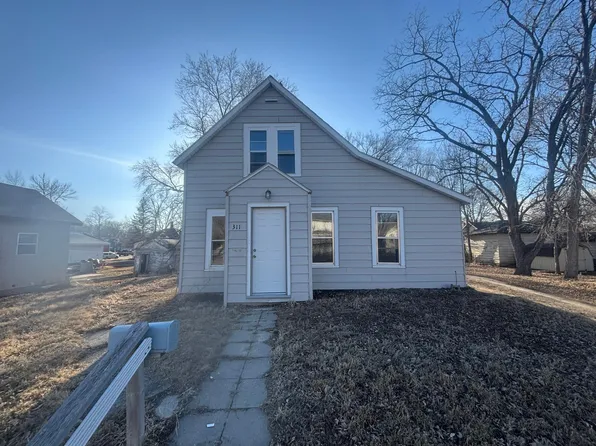 311 9th St NW, Willmar, MN 56201