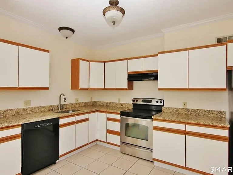 16 Haviland St #B — Photo 7