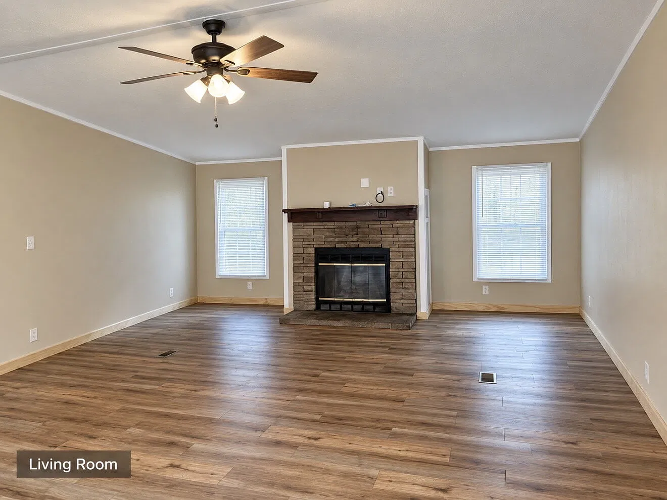 4 bed, 2.0 bath, 2240 sqft, $1,635 — Photo 3