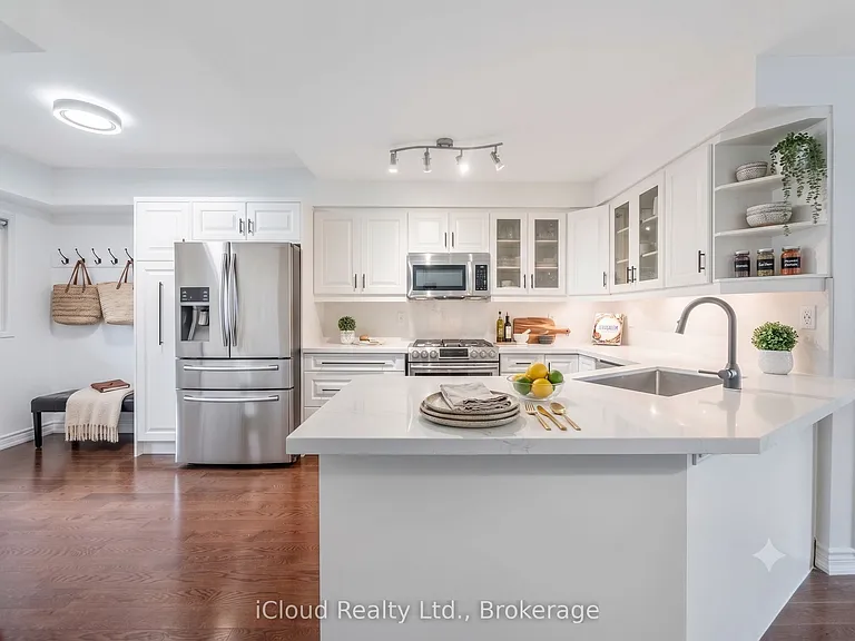 110 Glenashton Dr — Photo 4