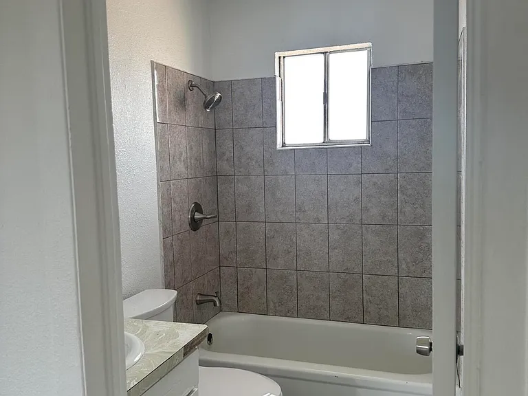 7828 West Dr #E — Photo 8