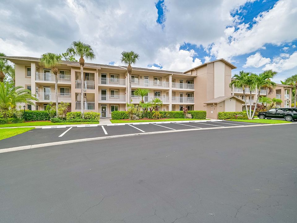 1st image of 7300 Glenmoor Ln APT 205