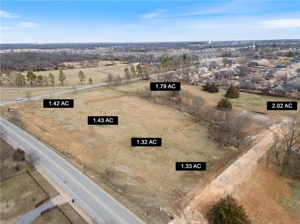 1715 N Dogwood St #1, Siloam Springs, AR 72761
