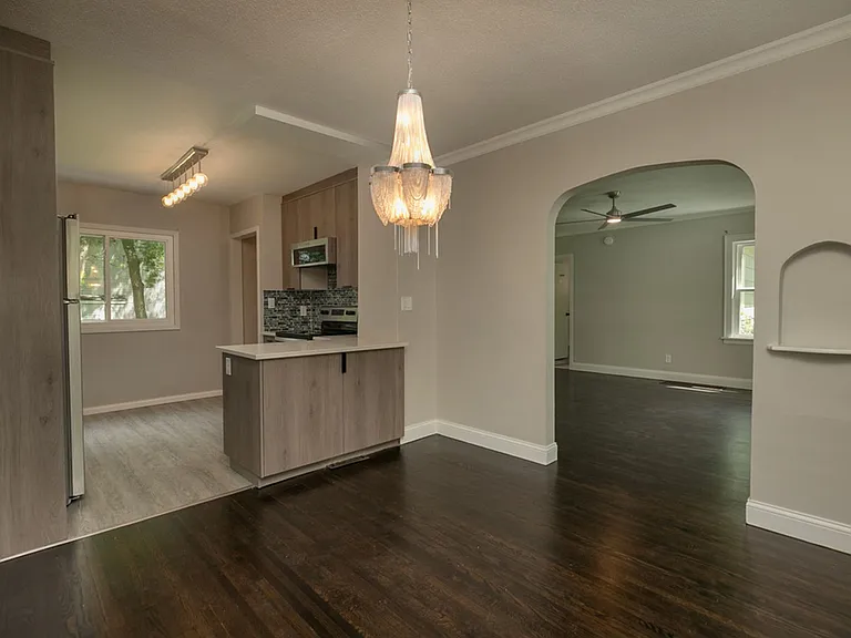 8 18th Ave SW — Photo 5