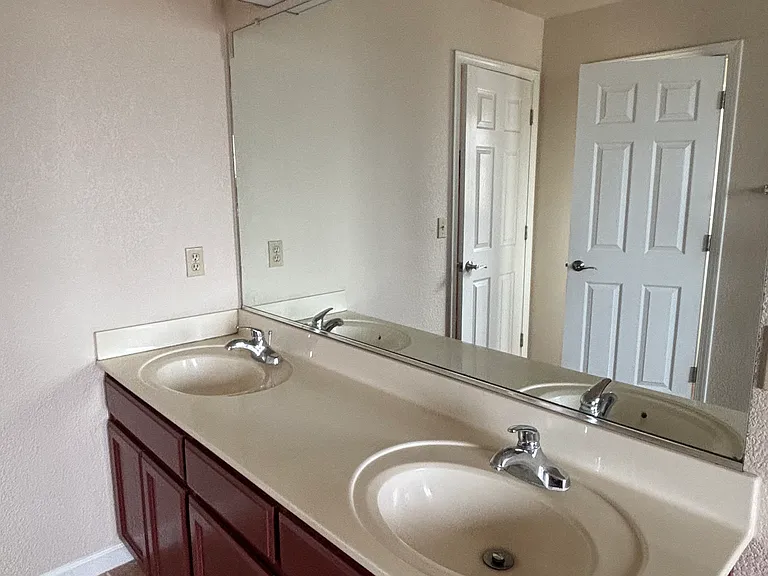1017 Sun Meadow Dr — Photo 11
