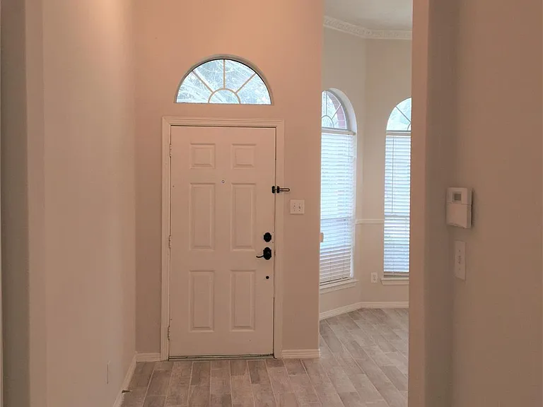 2214 Valley View Xing — Photo 6