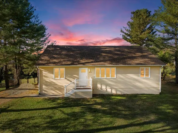 395 Cherokee Dr, Christiansburg, VA 24073