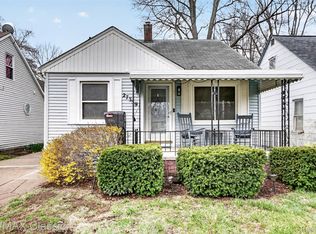 27359 Brettonwoods St, Madison Heights, MI