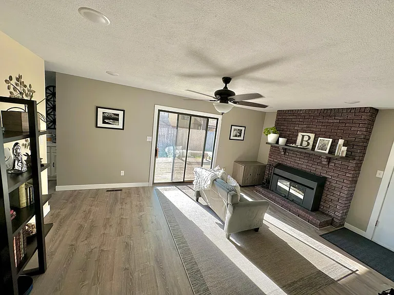 2408 Austin Ave — Photo 5