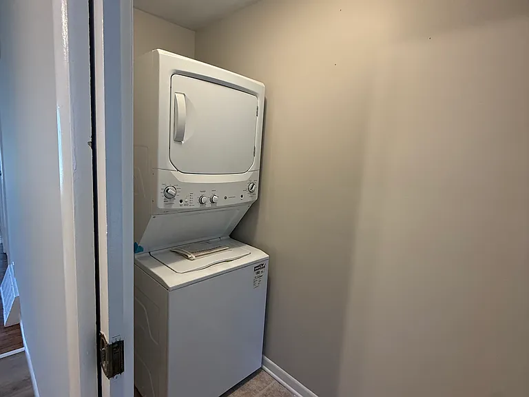518-522 Moore Ave #3 — Photo 5