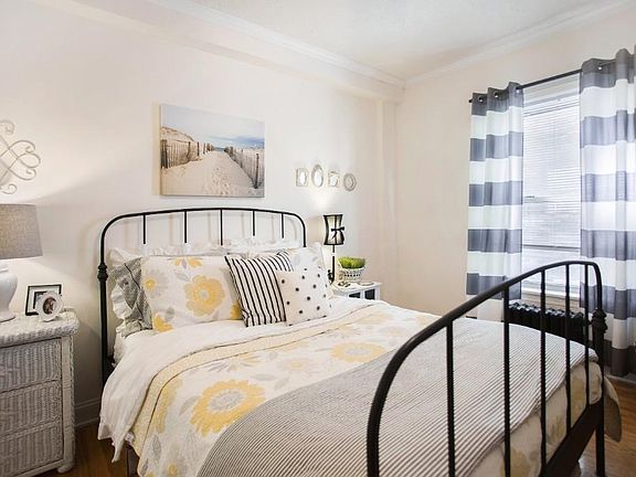 3rd image of 903 W Argyle St #1B
