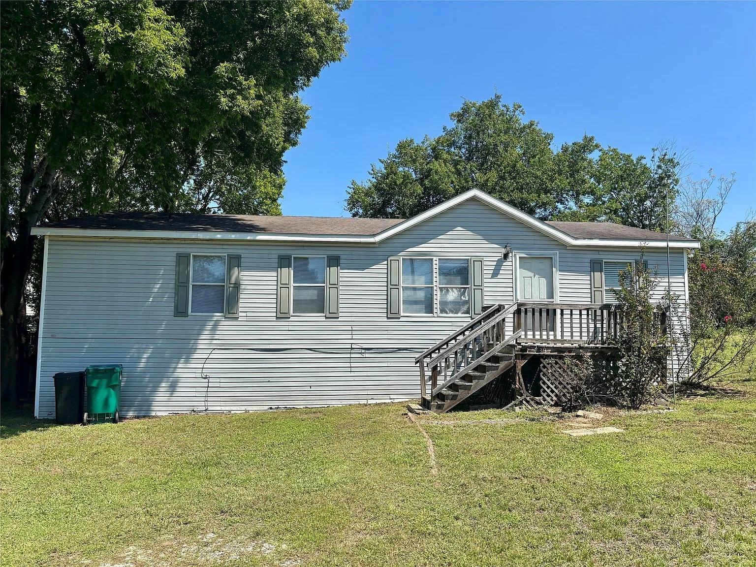 3 bed, 2.0 bath, 1344 sqft, $1,350 — Photo 1