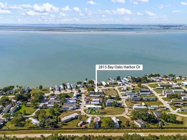 2815 Bay Oaks Harbor Dr, Baytown, TX 77523