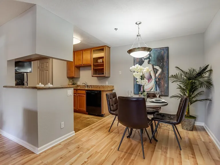 880 E Fremont Ave — Photo 3
