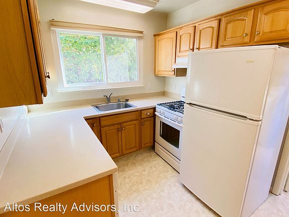 4th image of 2046 Emerson St