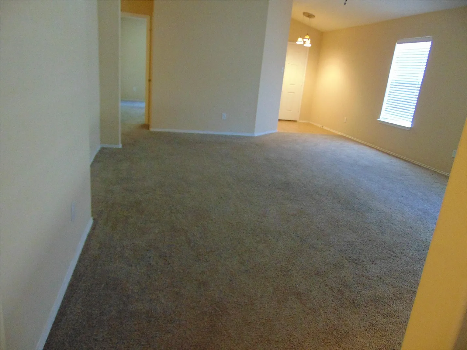 3 bed, 2.0 bath, 1704 sqft, $1,795 — Photo 4
